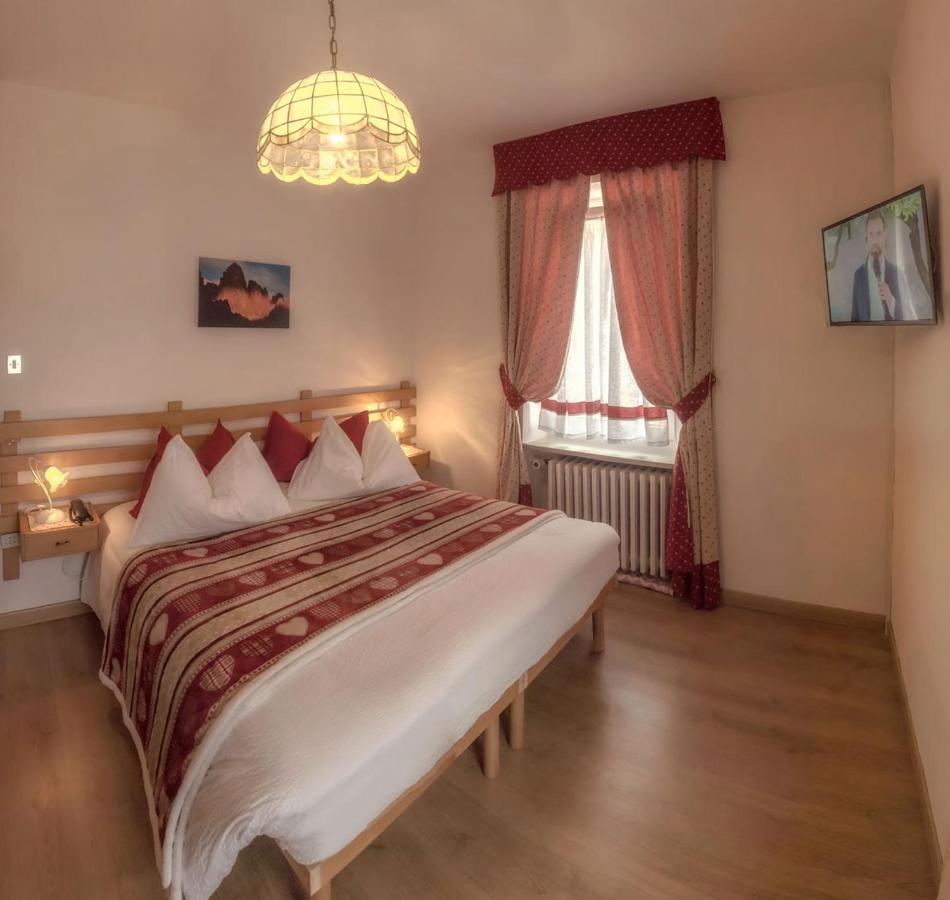 Hotel Garni Suisse San Martino Di Castrozza Exterior photo