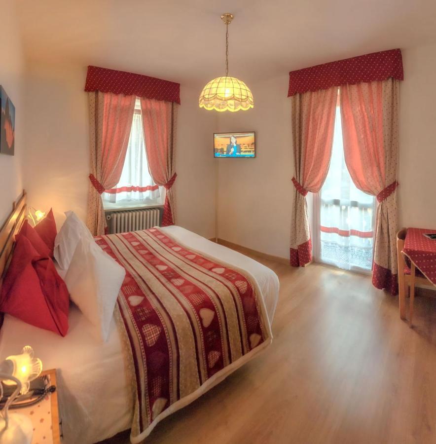 Hotel Garni Suisse San Martino Di Castrozza Exterior photo
