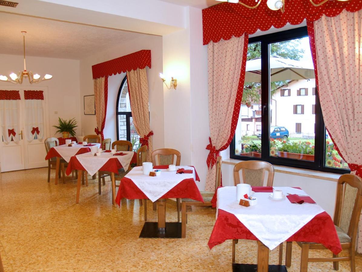 Hotel Garni Suisse San Martino Di Castrozza Exterior photo